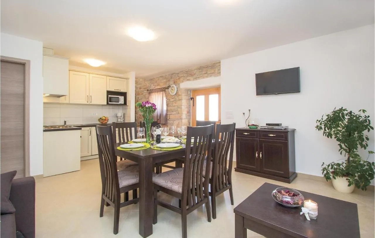 Stunning Home In Filipana With Kitchen Holiday home