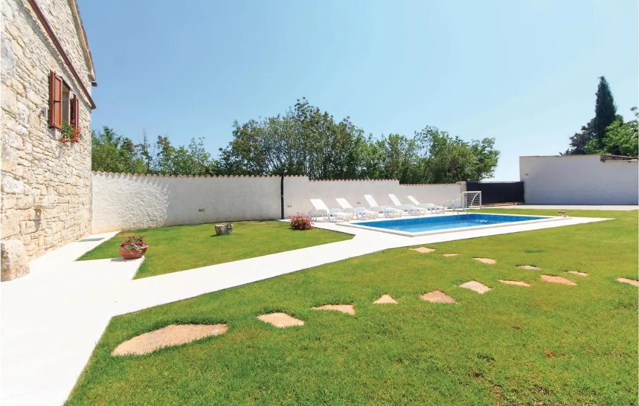 Stunning Home In Filipana With Kitchen Holiday home