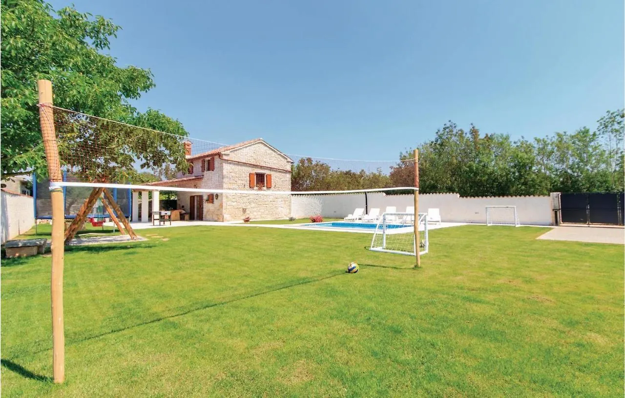 Stunning Home In Filipana With Kitchen Holiday home