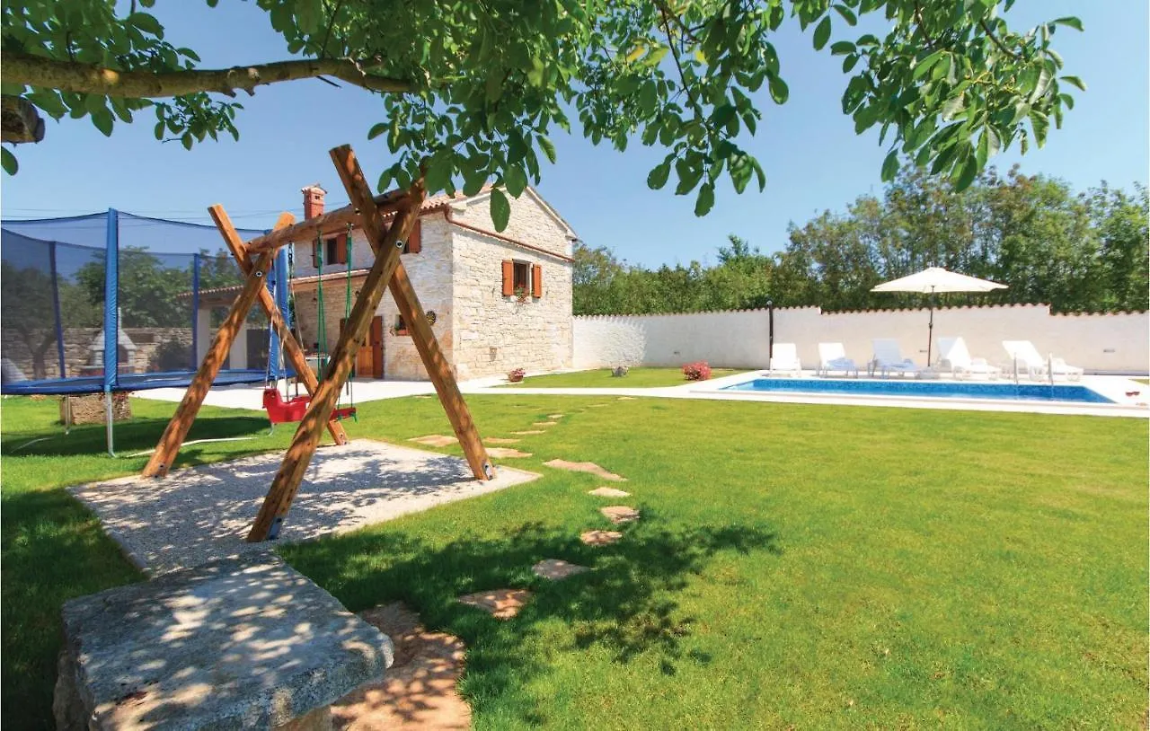 Stunning Home In Filipana With Kitchen