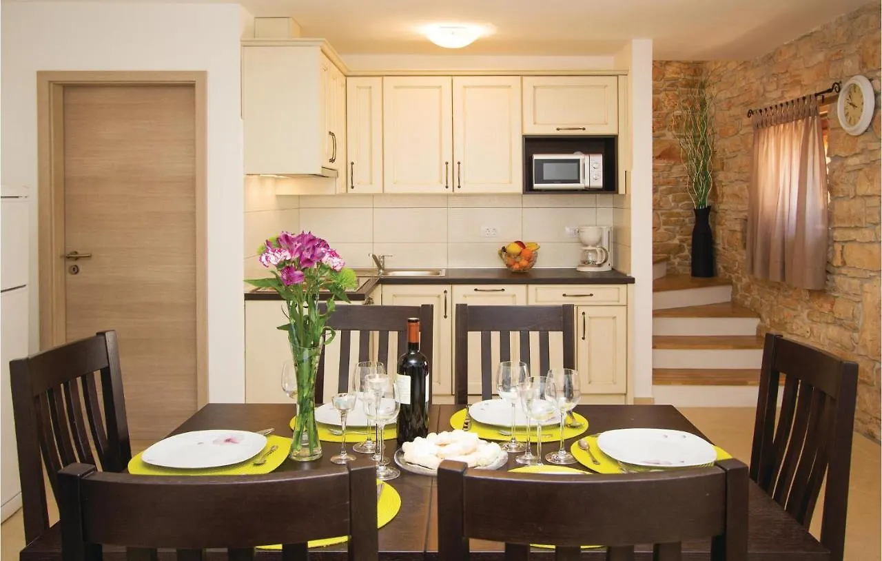 Holiday home Stunning Home In Filipana With Kitchen