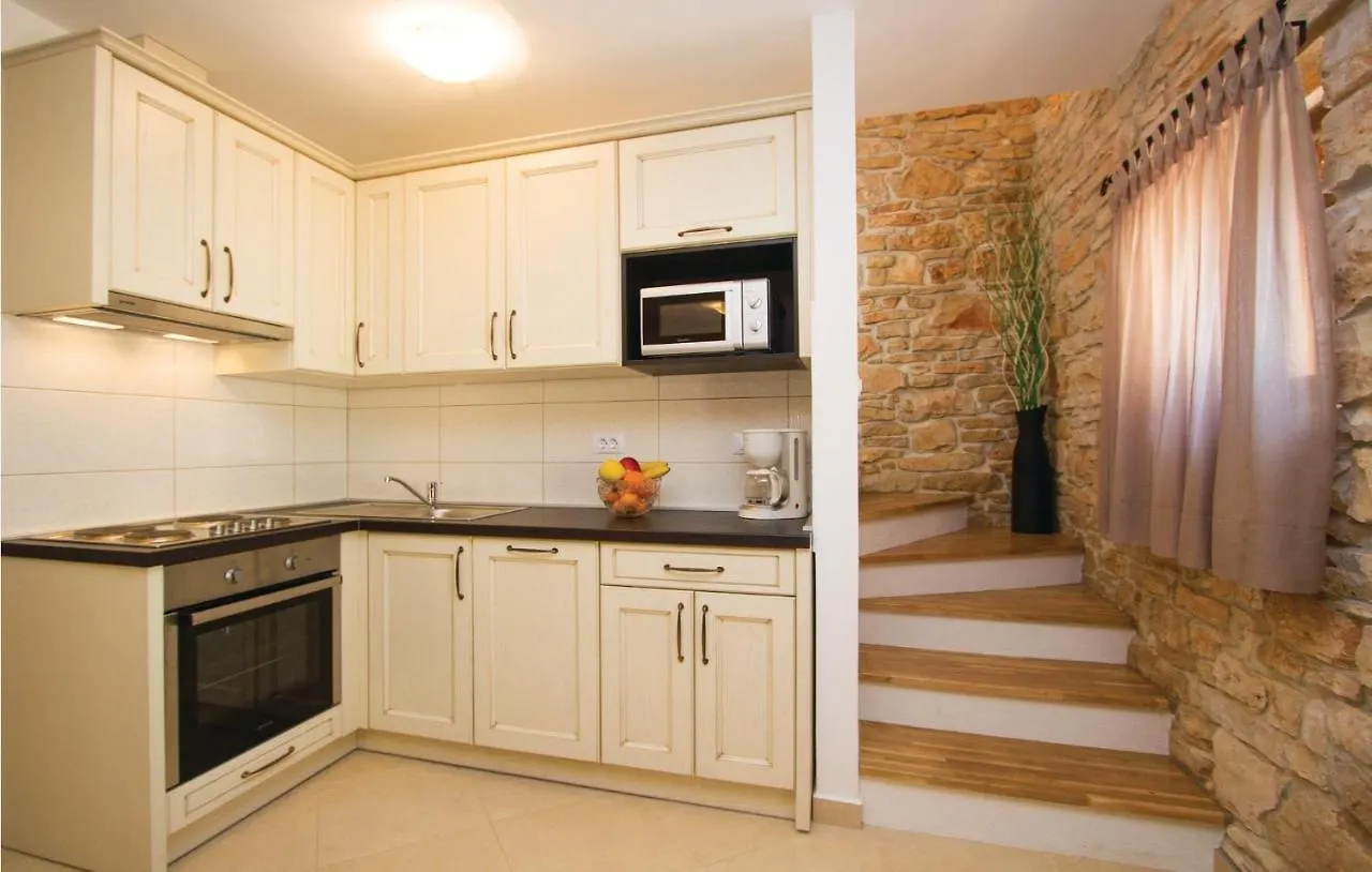 Stunning Home In Filipana With Kitchen