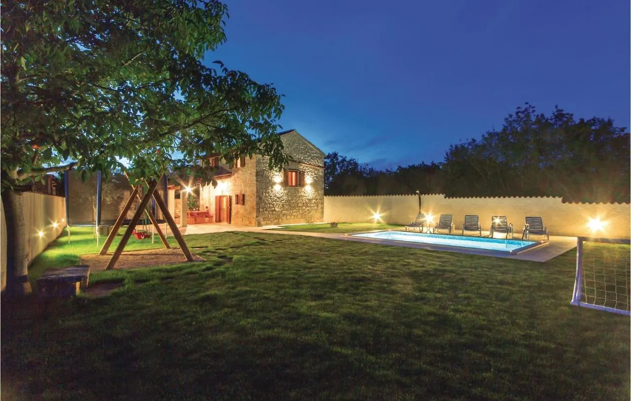 Stunning Home In Filipana With Kitchen Holiday home