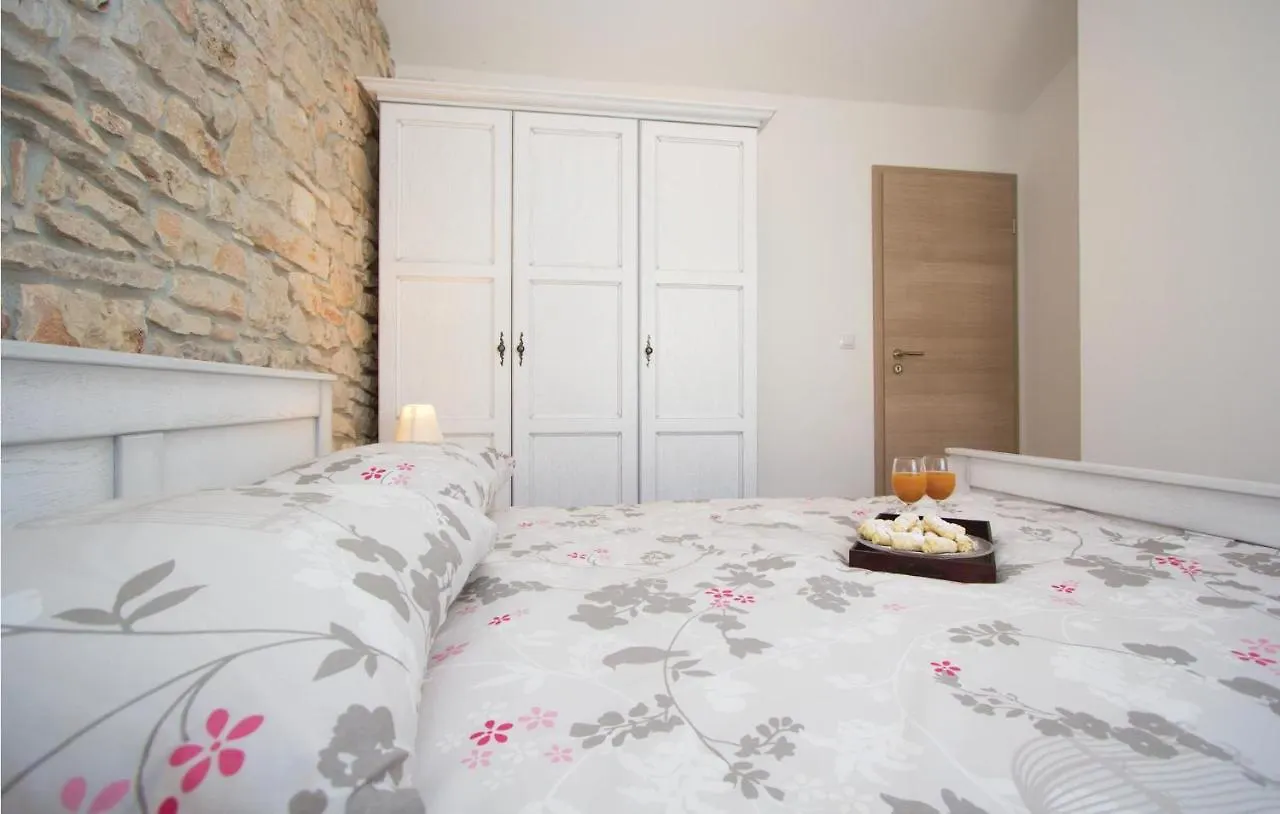 Holiday home Stunning Home In Filipana With Kitchen