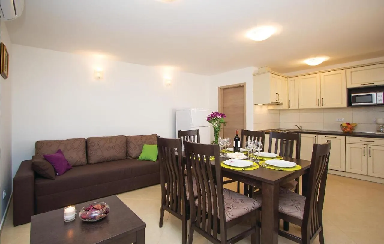 Stunning Home In Filipana With Kitchen 0*,